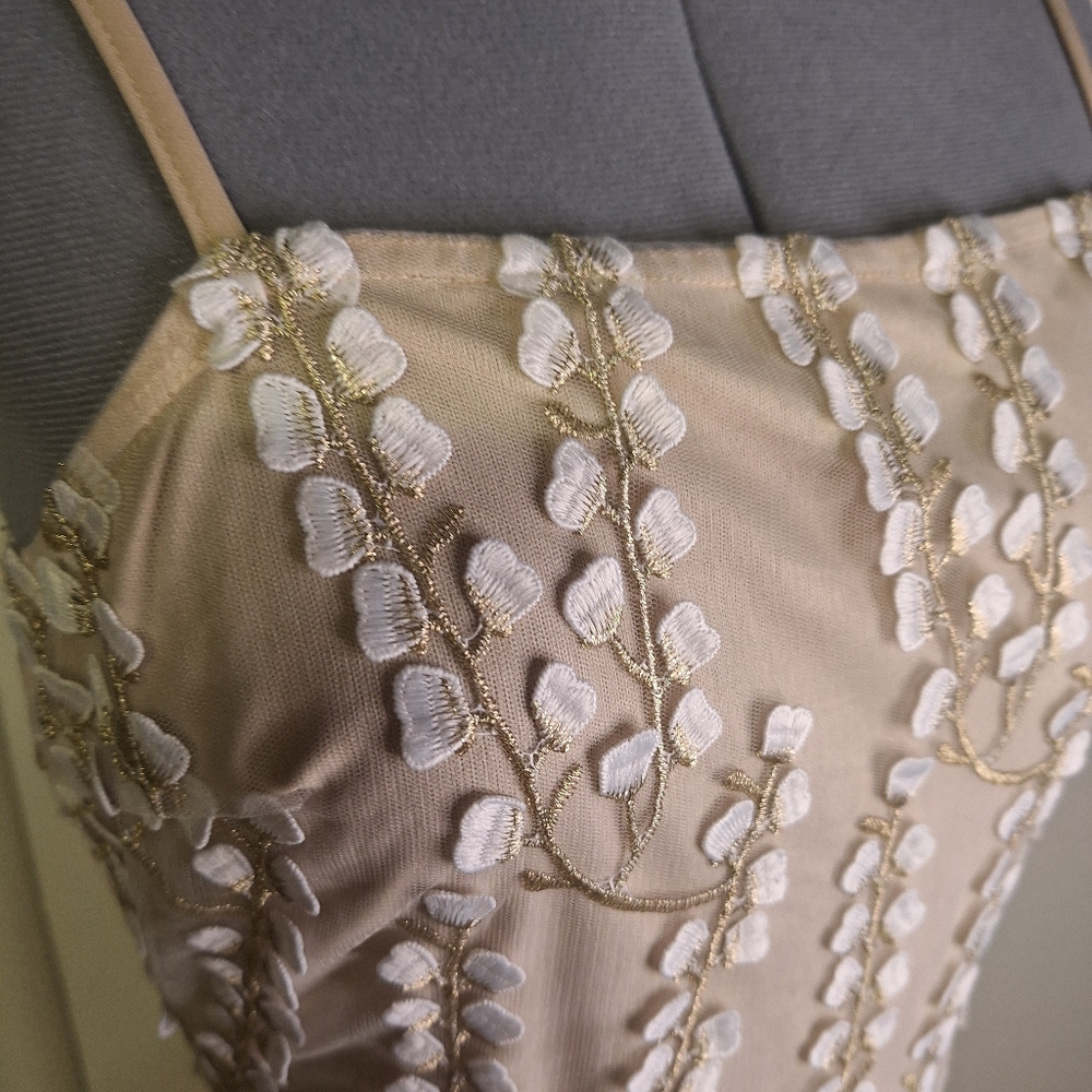 Dolly & Delicious Elegant Cream 3 D Leafs & Lace Dress Size 6
